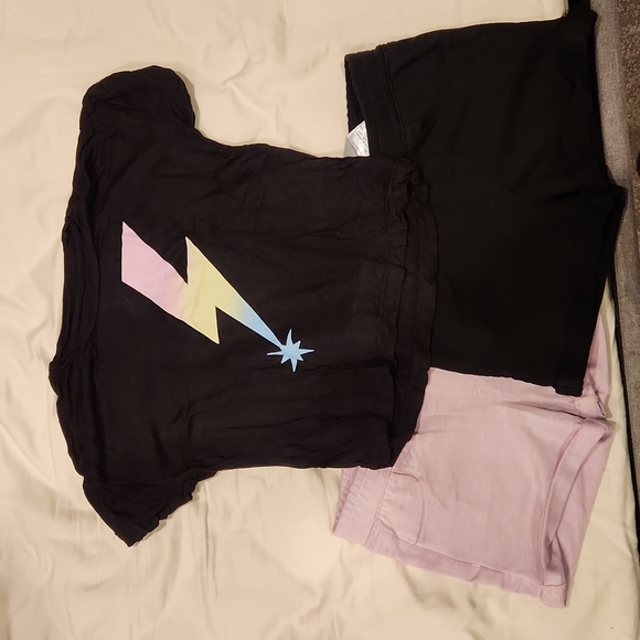 Flowers by zoe t-shirt. Joes shorts - Picture 1 of 4